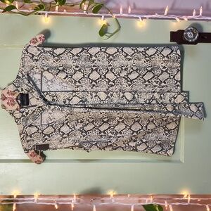 Women's Heavenly Snake Print Sleeveless Mock Neck Tie Blouse Tank M